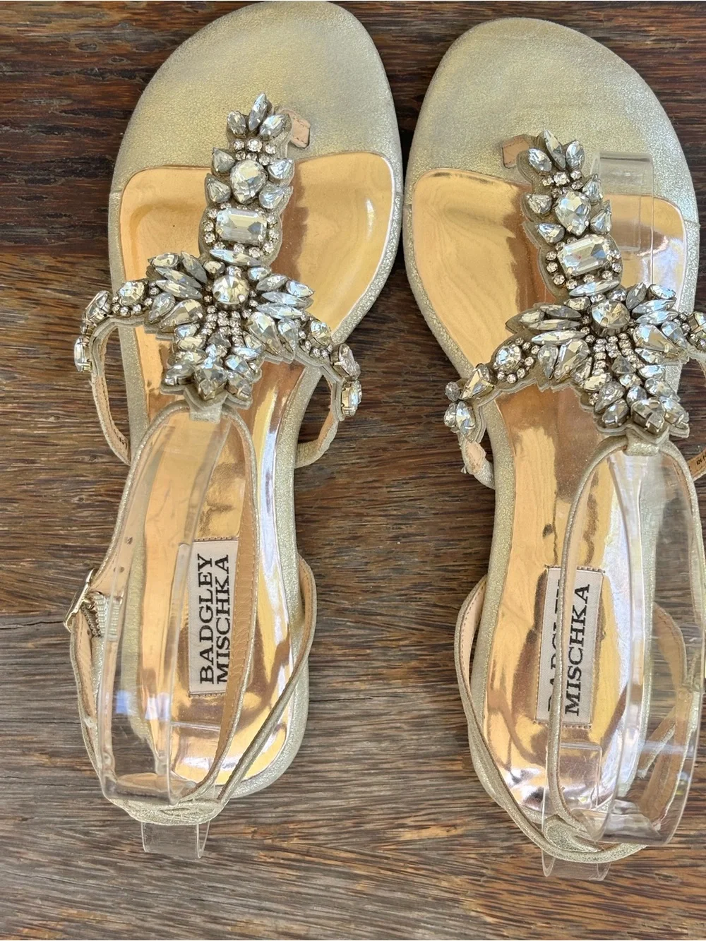 Badgley Mischka Cara Gold Crystal Embellished Flat Thong Dress Sandals Size 7.5